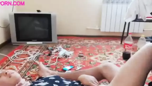 بنت أوزبكية تركب على زب جوزها وتتلذذ فيه